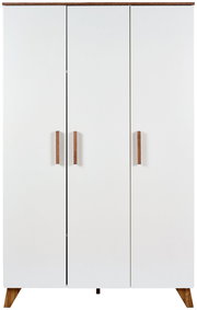 Moderner dreitüriger Kleiderschrank in Weiß mit Holzgriffen, Frontalansicht