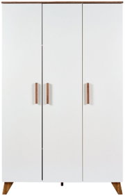 Moderner dreitüriger Kleiderschrank in Weiß mit Holzgriffen, Frontalansicht