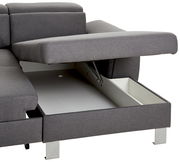 Graues Sofa mit geöffneter Aufbewahrungsbox, seitliche Perspektive