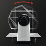 Frontansicht eines drehbaren Waffeleisens mit Edelstahlgehäuse und schwarzem Drehmechanismus.