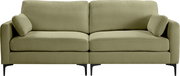 Olivgrünes 2-Sitzer-Sofa mit zwei Sitzkissen, zwei Rückenlehnen, Armlehnen und schwarzen Metallfüßen, frontal von vorne auf weißem Hintergrund
