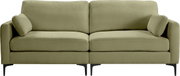 Olivgrünes 2-Sitzer-Sofa mit zwei Sitzkissen, zwei Rückenlehnen, Armlehnen und schwarzen Metallfüßen, frontal von vorne auf weißem Hintergrund