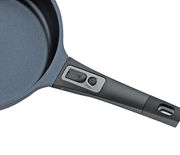 Bratpfanne MILANO, 20 cm, mit abnehmbarem Griff, seitliche Perspektive