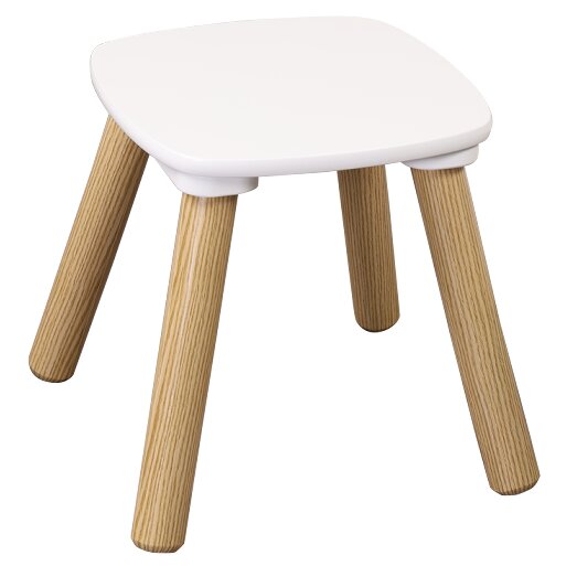 Kleiner dreibeiniger Hocker mit weißer, abgerundet-dreieckiger Sitzfläche und hellen Holzbeinen, schräg von oben in leichter Seitenansicht freigestellt