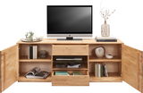 Frontale Ansicht eines hölzernen Sideboards mit offenen Türen und Schubladen, dekoriert mit Büchern, Vasen und einem Fernseher auf der Oberseite.