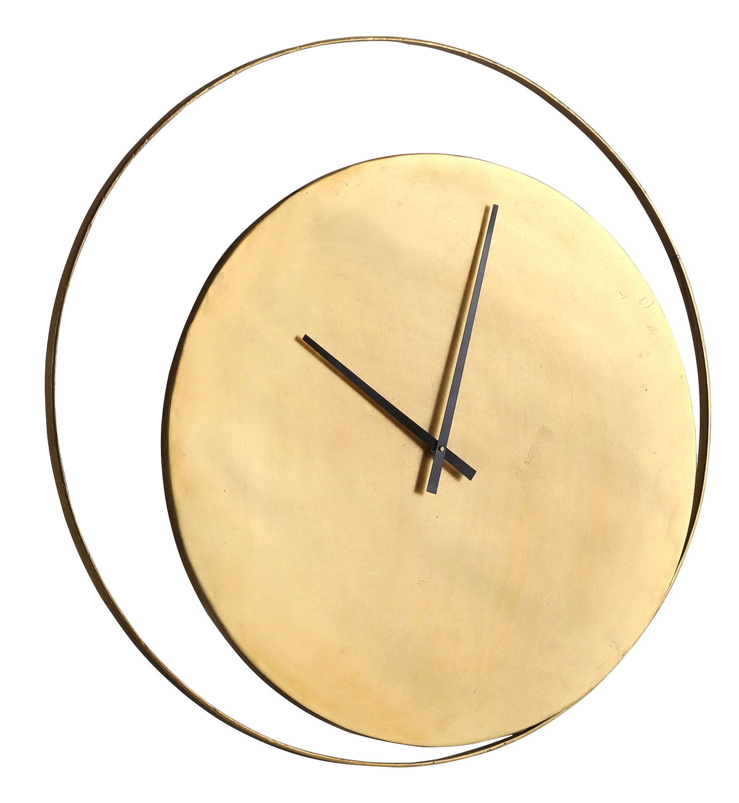 Moderne Wanduhr mit goldener Scheibe und schwarzem Zeiger, seitliche Perspektive