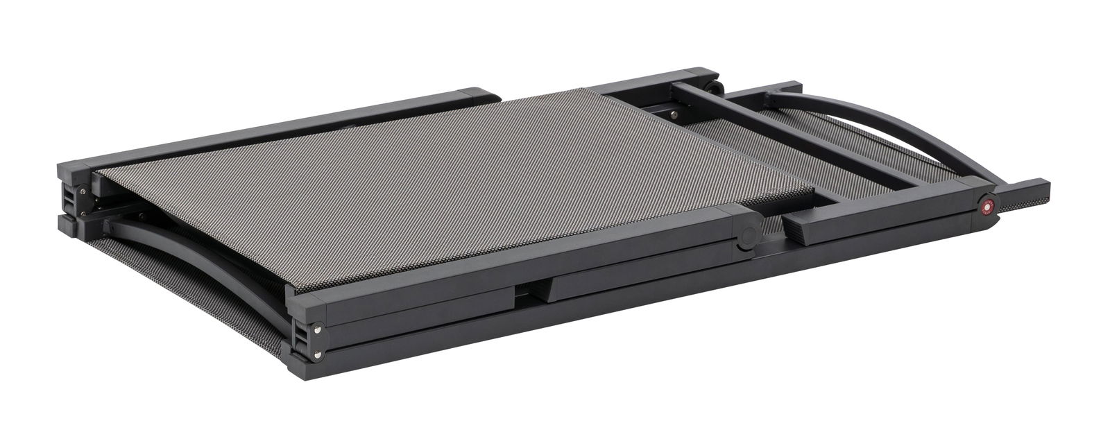 Zusammengeklappte Gartenliege aus seitlicher Perspektive