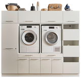 Frontale Ansicht einer Hauswirtschaftsraum-Kombination mit Waschmaschine, Trockner und Stauraum.