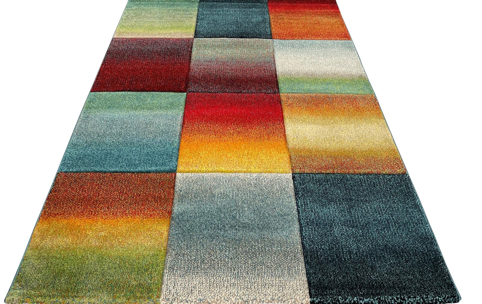 Bunter Teppich mit Patchwork-Quadraten und Farbverläufen in Rot, Blau, Grün, Gelb und Orange, perspektivische Ansicht von schräg oben