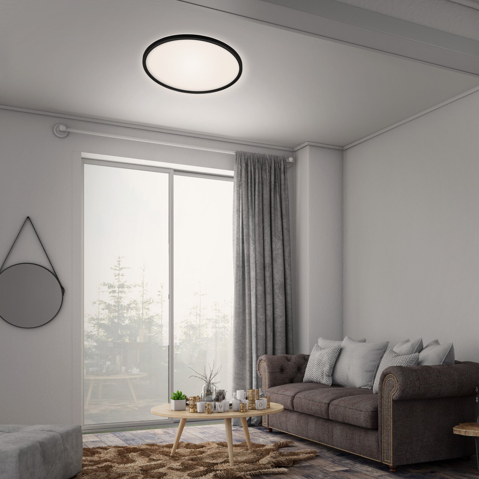 Moderne LED-Deckenleuchte in einem stilvollen Wohnzimmer, von unten betrachtet.