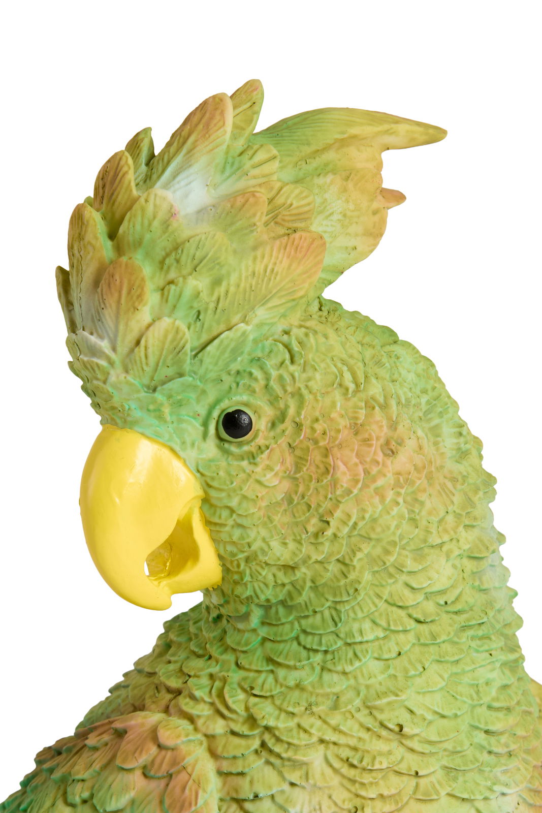 Nahaufnahme eines grünen Papageien-Ornaments mit gelbem Schnabel, seitliche Perspektive