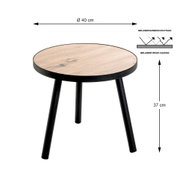 Runder Beistelltisch mit Holzoptik-Tischplatte (Melaminharzbeschichtung) und schwarzen, schräg stehenden Beinen; Ø 40 cm, Höhe 37 cm, freigestellt in leicht schräger Vorderansicht