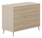Breite Kommode mit drei Schubladen in Holzoptik, seitliche Perspektive