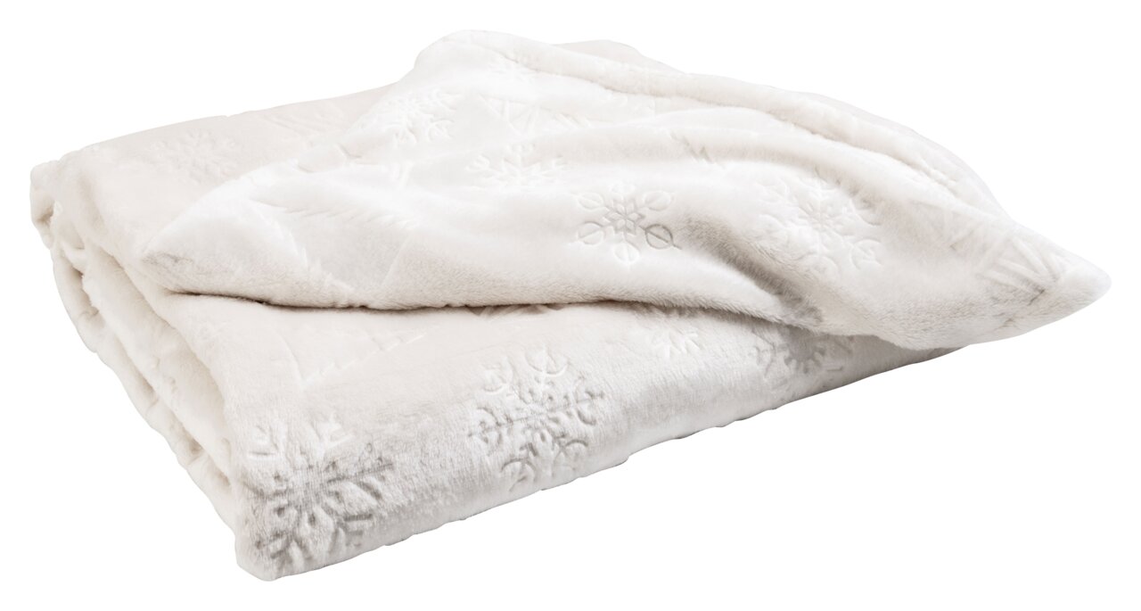 Weiche, weiße Wohndecke mit Schneeflockenmuster, gefaltet und aus einer seitlichen Perspektive fotografiert.