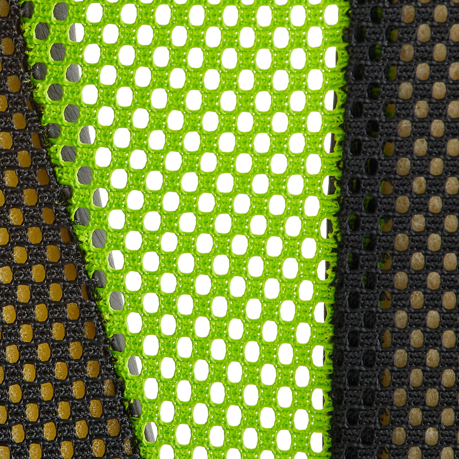 Nahaufnahme eines Gaming-Stuhl-Materials mit grünem und schwarzem Netzgewebe, von oben betrachtet.