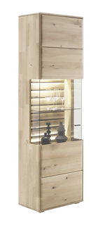 Vitrine aus hellem Holz mit Glaseinsatz und Beleuchtung, seitliche Perspektive