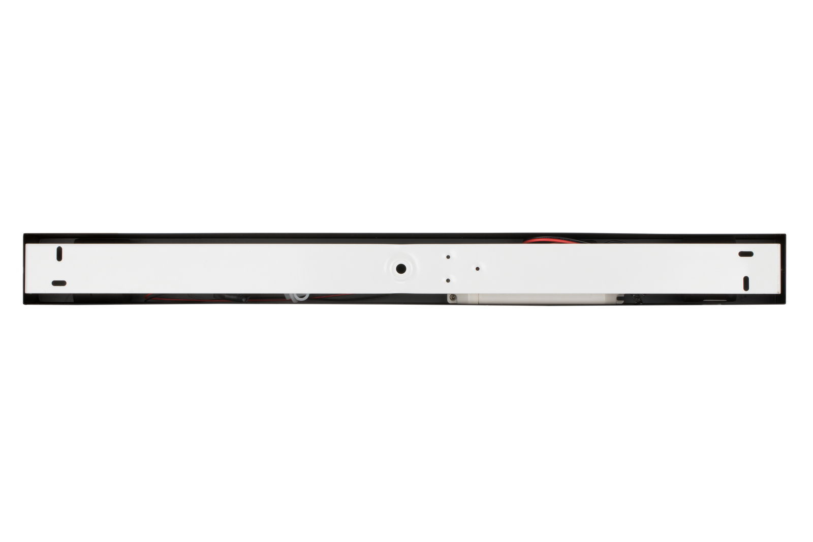 Ansicht von unten einer rechteckigen LED-Hängeleuchte mit weißem Gehäuse und sichtbaren Kabeln.