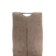 Rückansicht eines Schwingstuhls mit braunem Bezug und Metallgriff.