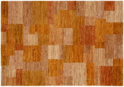 Wollteppich in warmen Erdtönen mit geometrischem Muster, Draufsicht