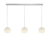 Dreifache LED-Pendelleuchte GLOBE mit kugelförmigen Lampenschirmen, frontal betrachtet.