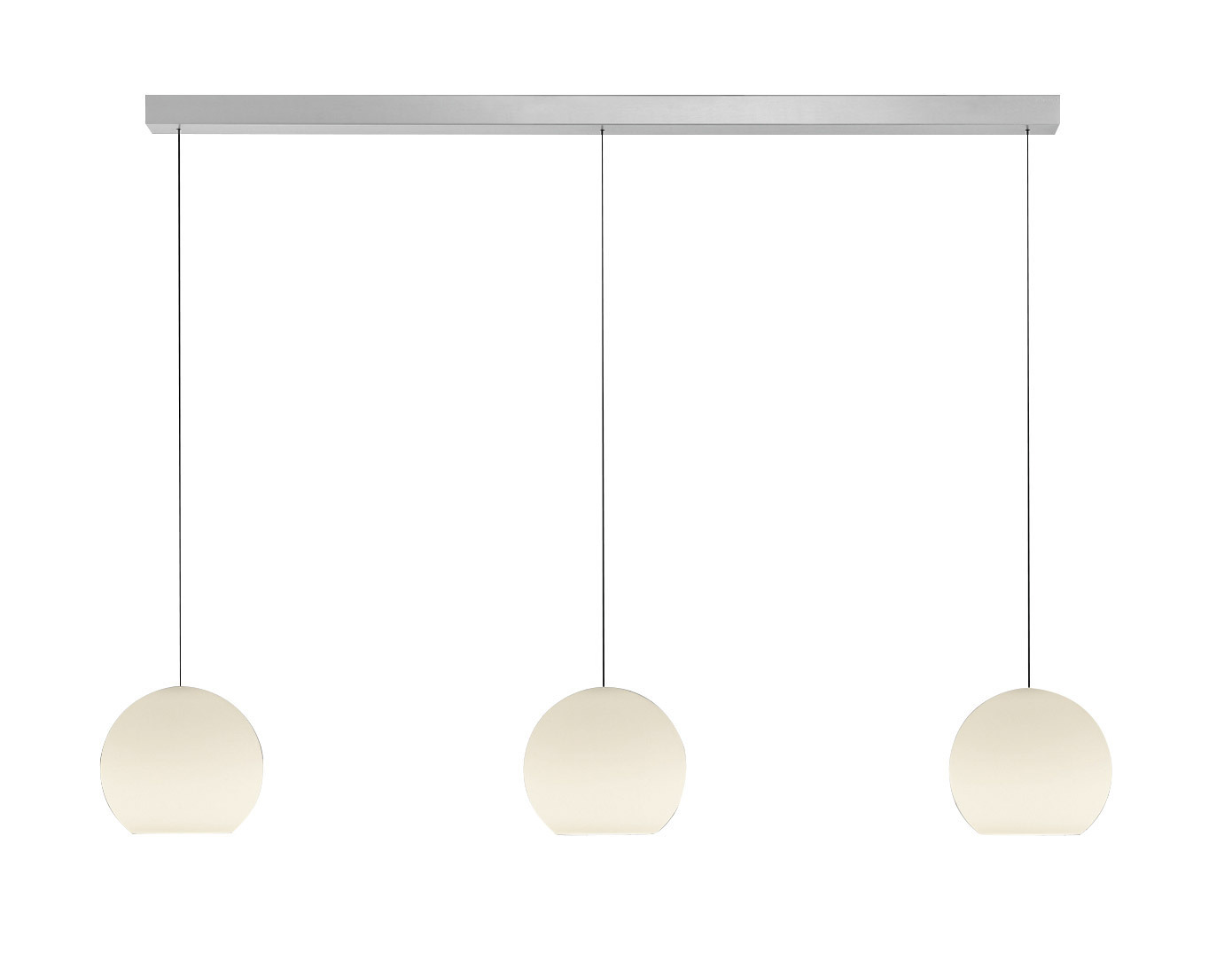 Dreifache LED-Pendelleuchte GLOBE mit kugelförmigen Lampenschirmen, frontal betrachtet.