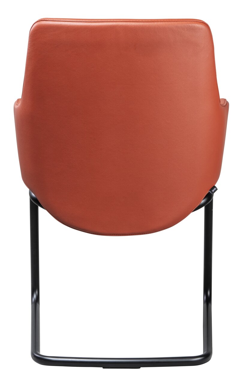 Achterkant van een fauteuil met oranje bekleding en een zwart metalen frame.