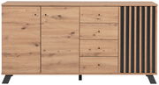 Frontale Ansicht eines modernen Sideboards aus Holz mit zwei Türen, drei Schubladen und einer dekorativen Lamellenstruktur auf der rechten Seite.