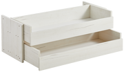 Zwei übereinanderliegende Schubladen in hellem Holzdesign, seitliche Perspektive