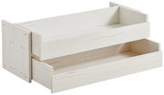Zwei übereinanderliegende Schubladen in hellem Holzdesign, seitliche Perspektive