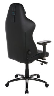 Rückansicht eines schwarzen Gaming-Stuhls mit verstellbaren Armlehnen und stabiler Basis auf Rollen.