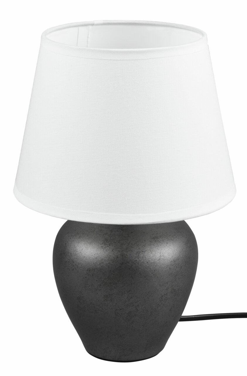 Tischleuchte ABBY mit weißem Lampenschirm und grauem Keramikfuß, seitliche Perspektive