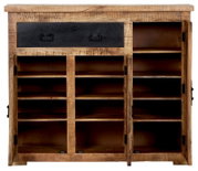 Rustikaler Schuhschrank aus Holz mit mehreren offenen Fächern und einer Schublade, Frontalansicht.