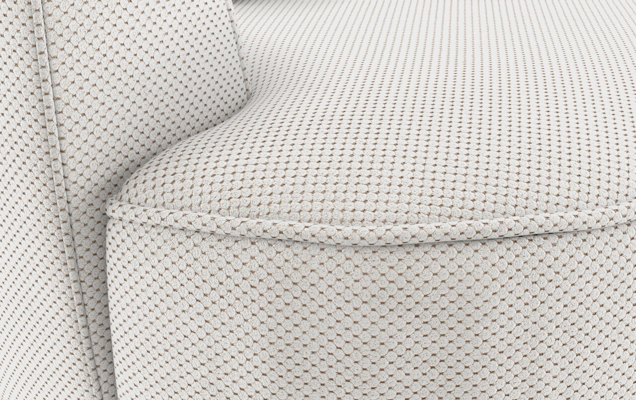Nahaufnahme einer gepolsterten Ecke eines Sofas mit strukturiertem Stoff in heller Farbe, seitliche Perspektive.