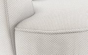 Nahaufnahme einer gepolsterten Ecke eines Sofas mit strukturiertem Stoff in heller Farbe, seitliche Perspektive.