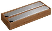 Folienspender aus dunklem Bambus mit zwei silbernen Schneidleisten, Perspektive von schräg oben.