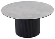 Runder Couchtisch mit grauer Marmoroptik-Tischplatte und schwarzem, gerilltem Sockel, seitliche Perspektive