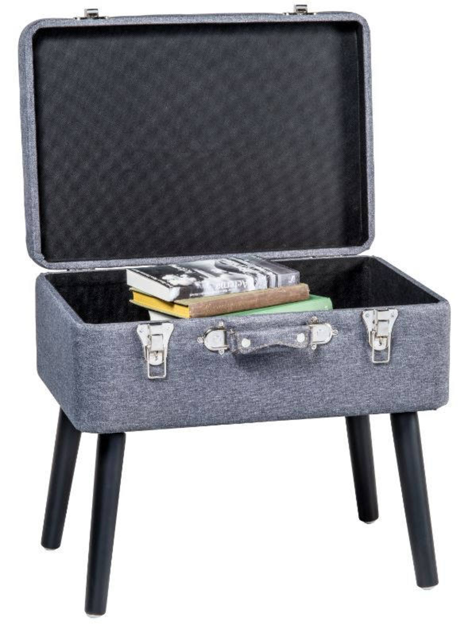 Kofferhocker mit geöffnetem Deckel, gefüllt mit Büchern, aus einer leicht erhöhten Perspektive.