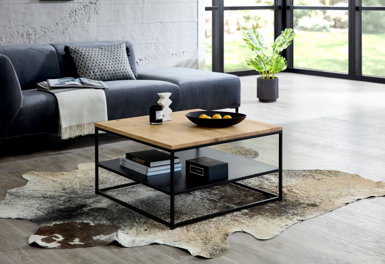 Z2 Couchtisch TILDA Moderner Couchtisch mit Holzplatte und schwarzem Metallgestell, seitliche Perspektive
