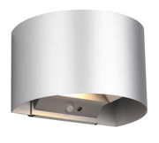 Silberne Akku-Wandleuchte TALENT in moderner, gebogener Form, seitliche Perspektive