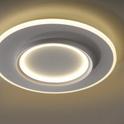 Moderne Deckenleuchte Q-KALINA mit kreisförmigem Design, seitliche Perspektive