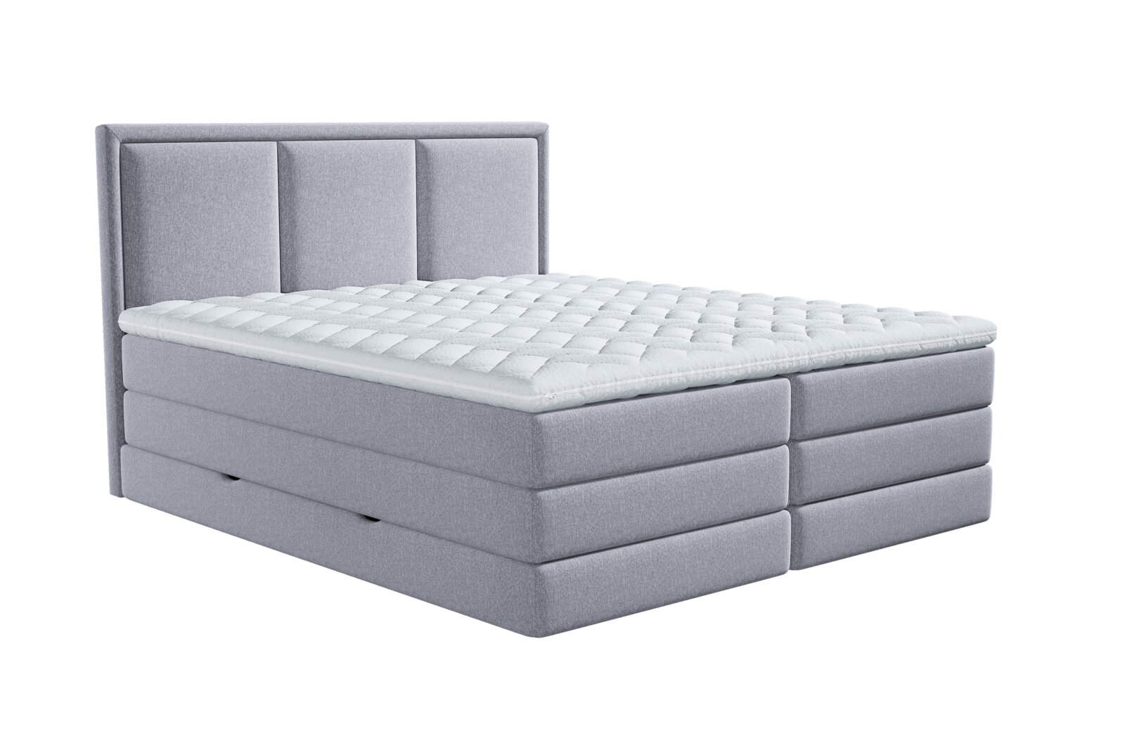 Lichtgrijs gestoffeerd tweepersoons boxspringbed met hoog, driedelig gecapitonneerd hoofdbord en witte doorgestikte topper, schuin van voren afgebeeld