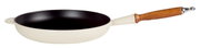 Bratpfanne 28cm Creme mit Holzgriff, seitliche Perspektive