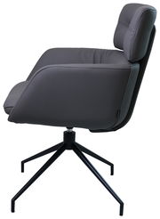 Moderner grauer Armlehnstuhl aus seitlicher Perspektive mit schwarzem Metallgestell.