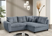 Graue Rundecke (L) in einem modernen Wohnzimmer, seitliche Perspektive, mit dekorativen Kissen und stilvoller Wanddekoration.
