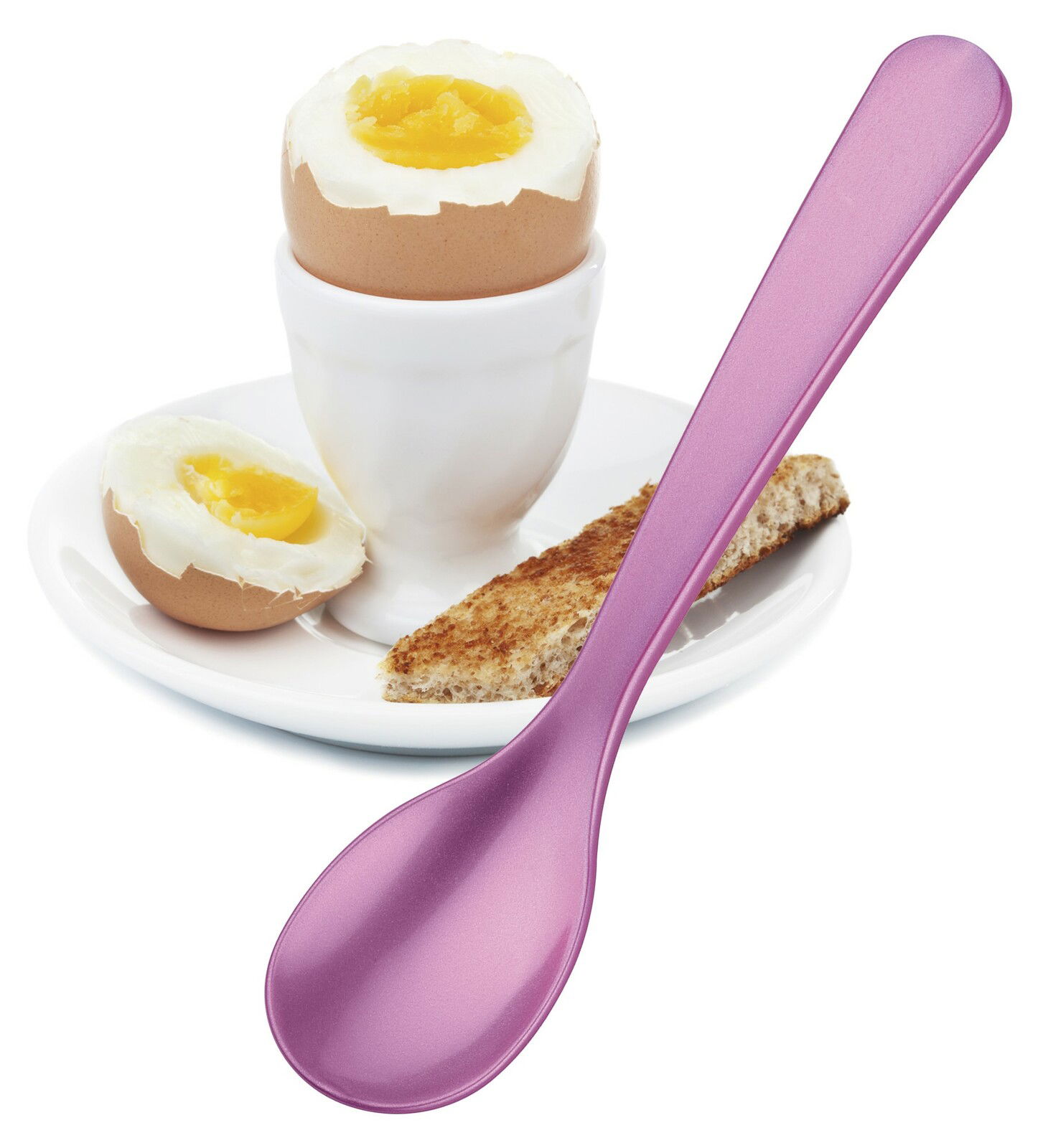 Lila Eierlöffel in Nahaufnahme neben einem weichgekochten Ei im Eierbecher auf einem Teller mit Toaststreifen.