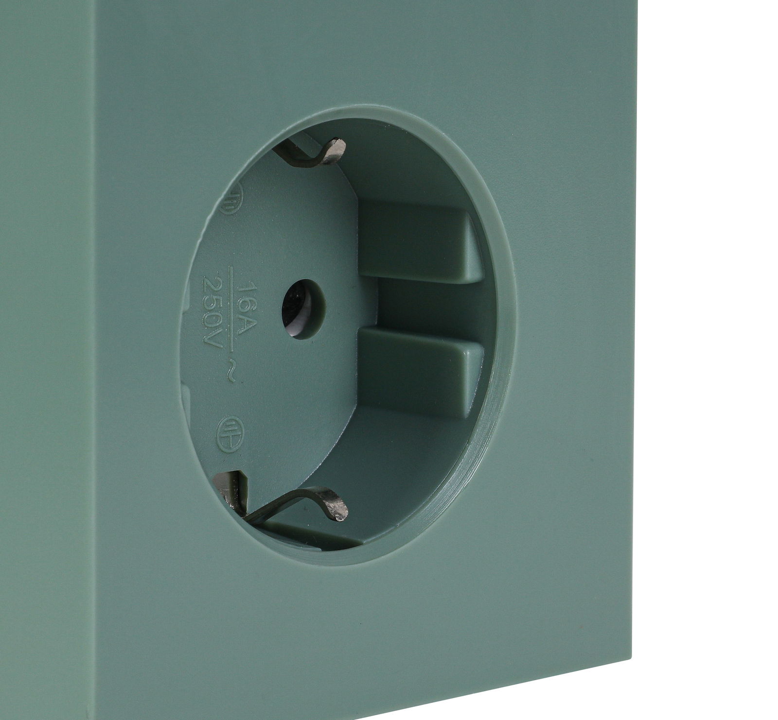 Nahaufnahme einer grünen Steckdose mit seitlicher Perspektive, 16A 250V.
