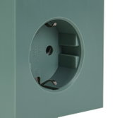 Nahaufnahme einer grünen Steckdose mit seitlicher Perspektive, 16A 250V.