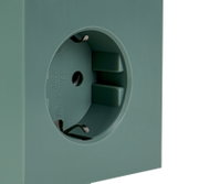 Close-up van een groen stopcontact, gezien vanaf de zijkant, 16 A, 250 V.