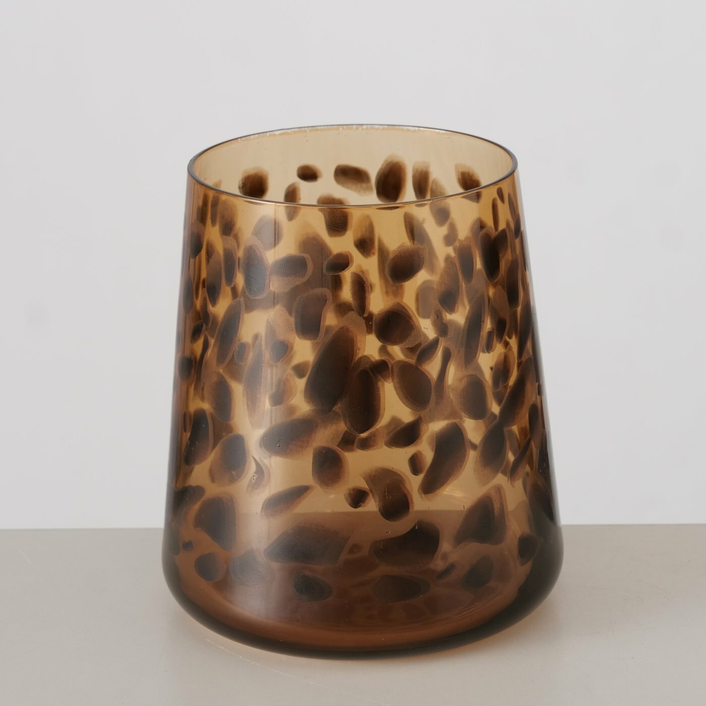 Boltze Trinkglas Leony AFRIKA Trinkglas Leony mit braunem, gepunktetem Muster, seitliche Perspektive