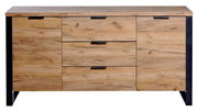 Frontale Ansicht eines modernen Sideboards aus Holz mit drei Schubladen und zwei Türen, schwarzer Rahmen und Griffe.